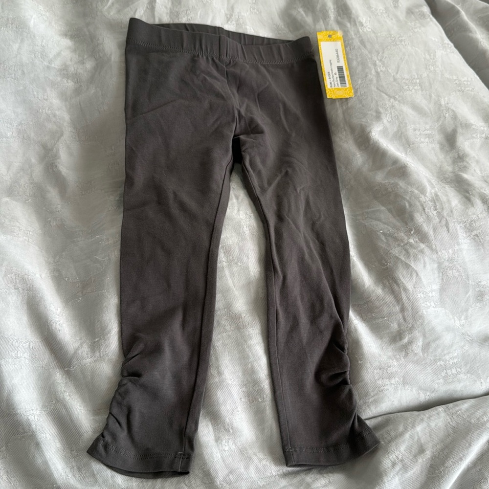 New with tags! Rumi & Ryder dark grey Nora Ruched ankle  legging size 4/5